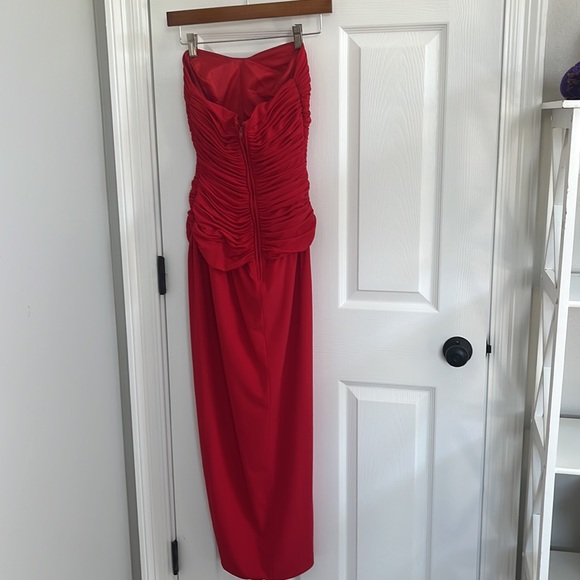 Red gown - Picture 2 of 5